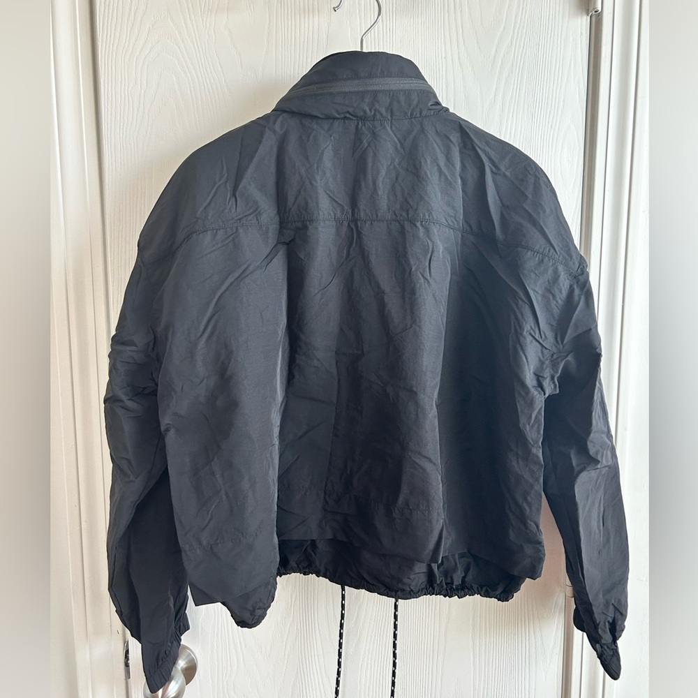 Women’s Garnet Hill full Zip mock neck cropped long sleeve windbreaker